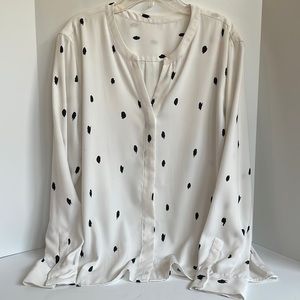 Button front v-neck long sleeve heavier weight material blouse size large